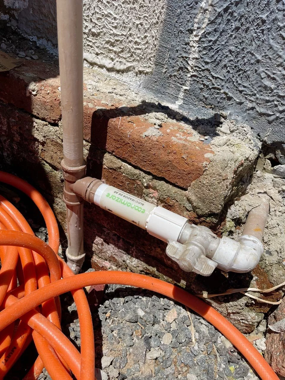 Bloqueador de ar instalado no encanamento